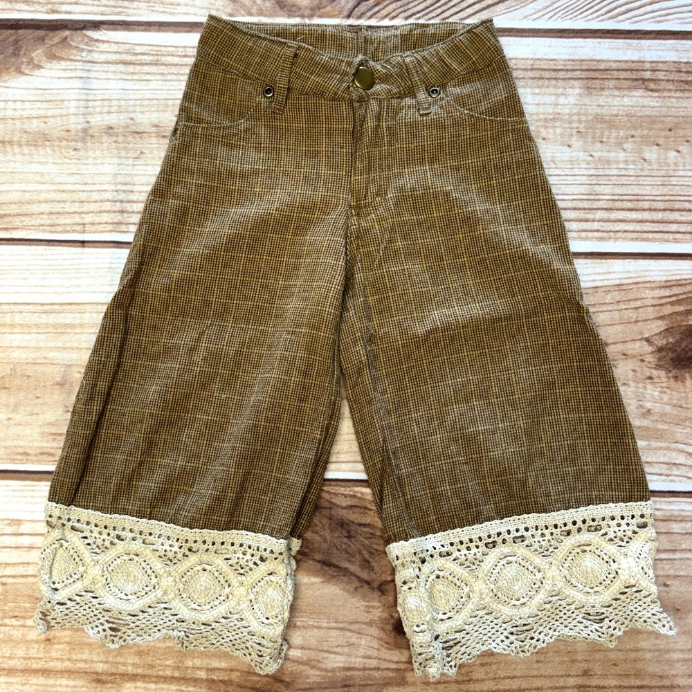 Persnickety Lace trimmed Pants- Capri  - 100% Cotton - Size 2T - LIKE NEW